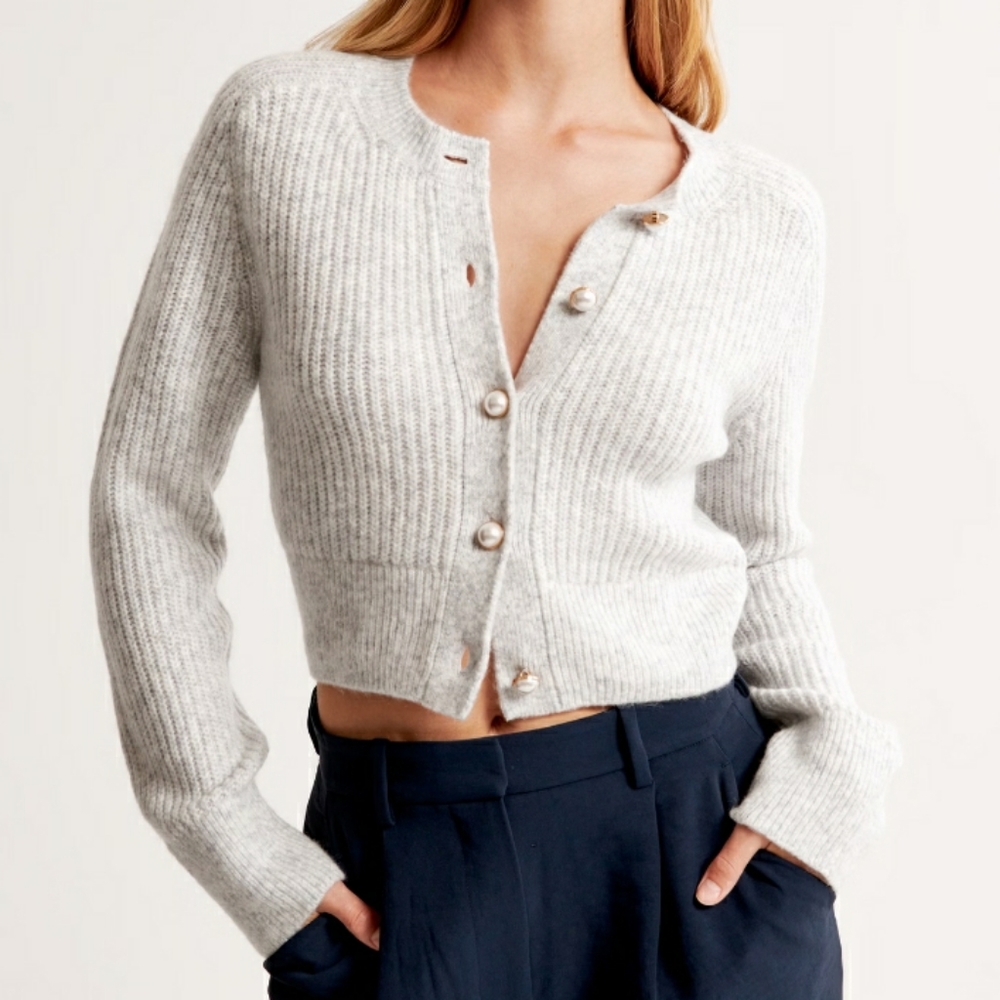 NWOT Abercrombie & Fitch Women's Sweater